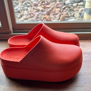 CROCS Women's Mules in Bright Coral